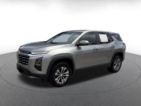 Used 2025 Chevrolet Equinox LT FWD image 8