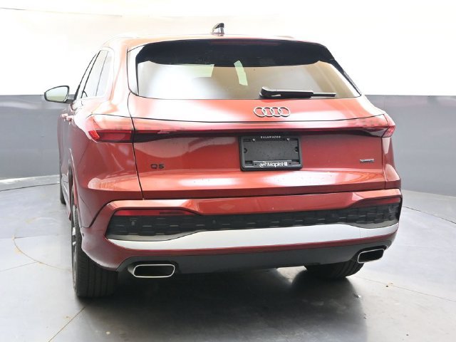 Used 2025 Audi Q5 Premium Plus w/ Premium Plus AWD/4WD image 4