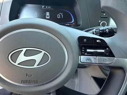 Used 2025 Hyundai Elantra SE FWD image 32