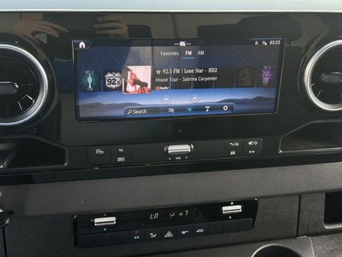 Used 2025 Mercedes-Benz Sprinter 2500 image 17