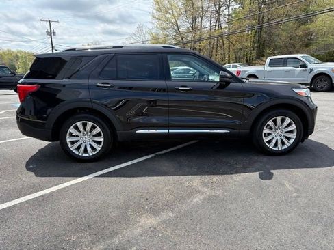 Certified 2022 Ford Explorer Limited w/ Limited Technology Package AWD/4WD image 2