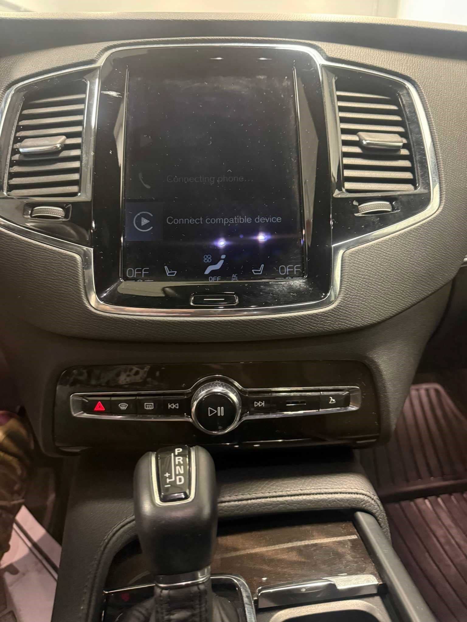 Used 2018 Volvo XC90 T6 Momentum w/ Convenience Package AWD/4WD image 36