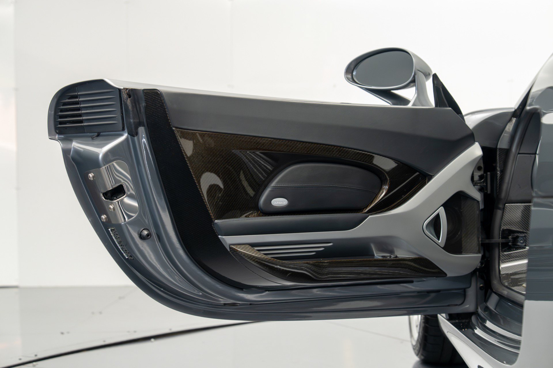 Used 2004 Porsche Carrera GT RWD image 36