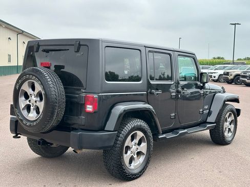 Used 2018 Jeep Wrangler Unlimited Sahara AWD/4WD image 6