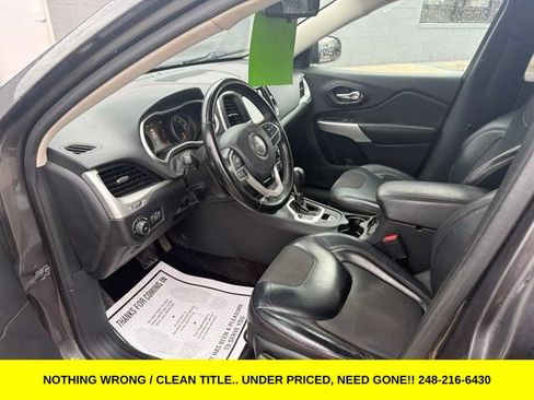 Used 2017 Jeep Cherokee Trailhawk w/ Cold Weather Group AWD/4WD image 17