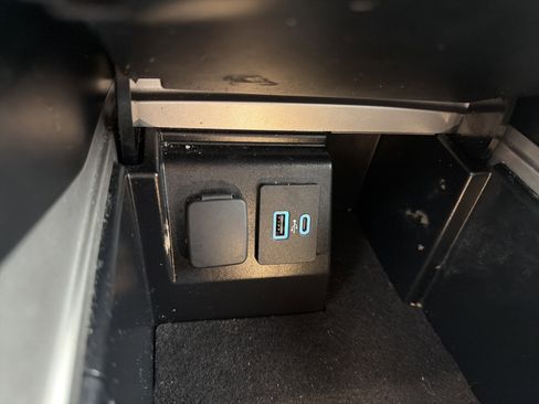 Used 2023 Ford Explorer XLT w/ Equipment Group 202A image 22