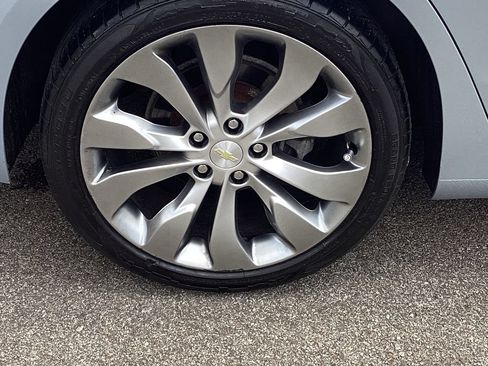 Used 2017 Chevrolet Malibu Premier w/ Premier Sun and Wheel Package FWD image 23