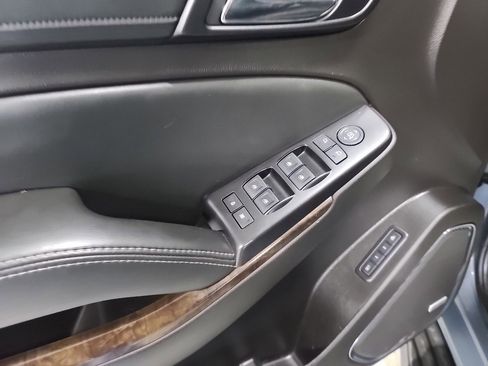 Used 2016 Chevrolet Suburban LT image 7
