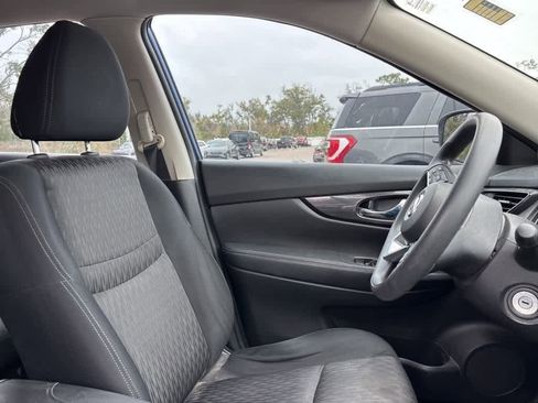 Used 2017 Nissan Rogue S image 7