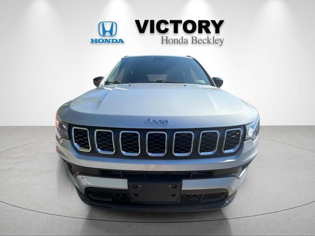 Used 2025 Jeep Compass Latitude AWD/4WD image 8