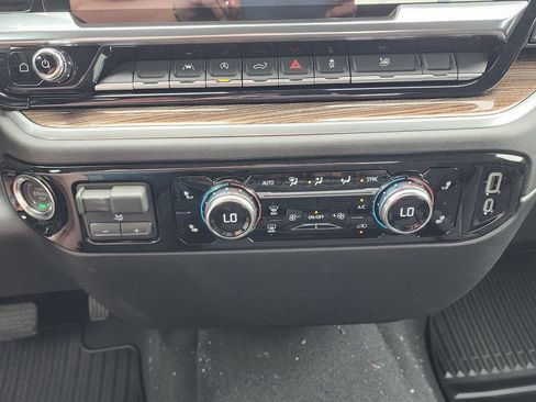 New 2026 GMC Sierra 1500 Elevation image 29