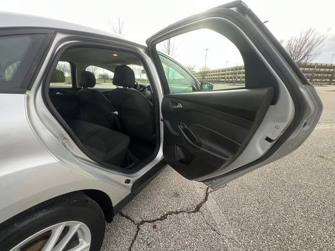 Used 2015 Ford Focus SE w/ SE Cold Weather Package FWD image 12