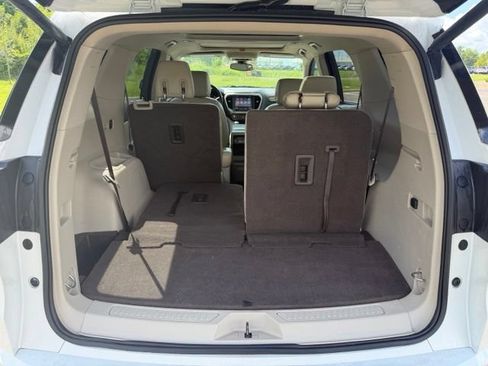 Used 2017 GMC Acadia Denali w/ Technology Package FWD image 11