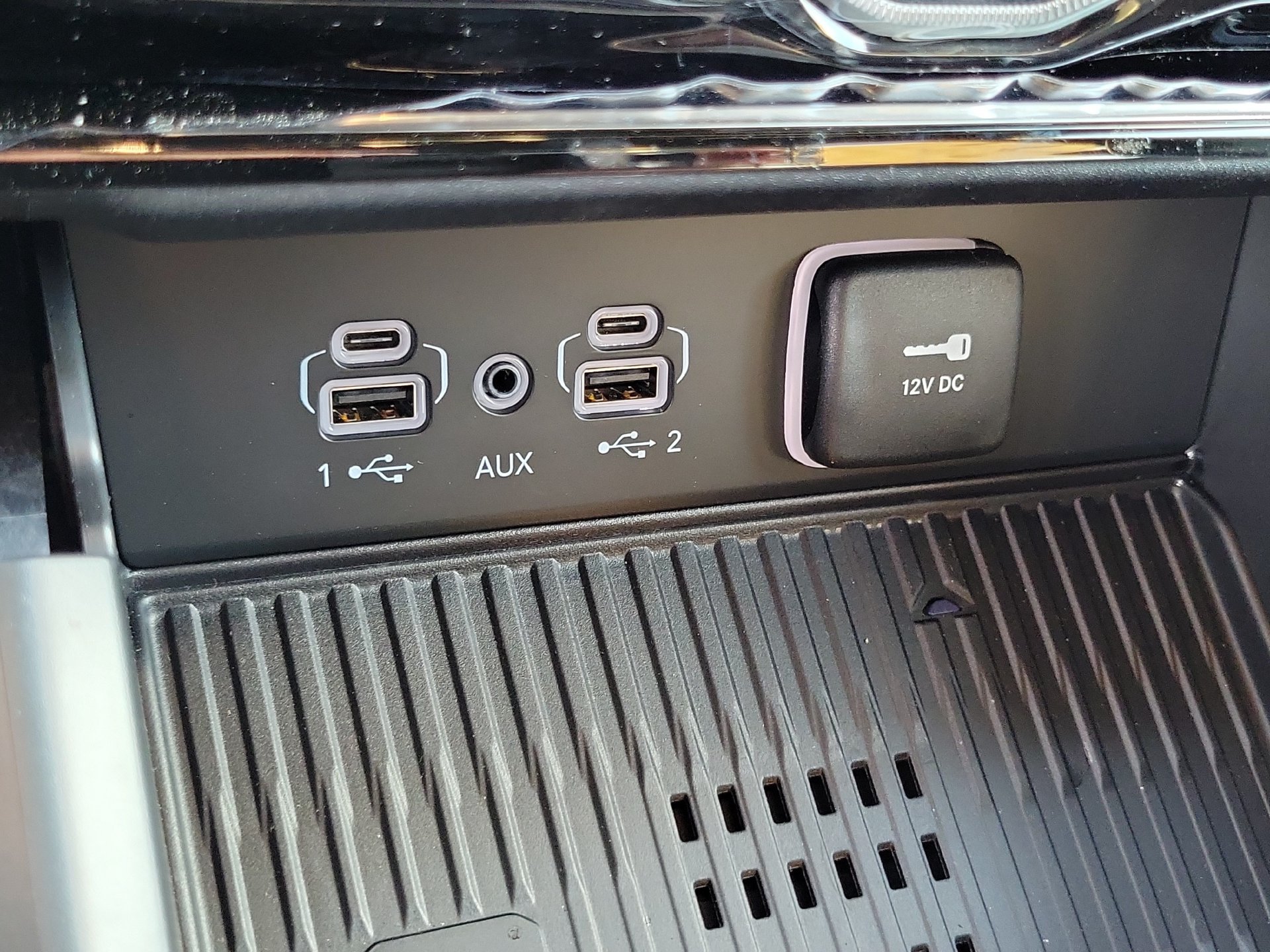 New 2026 Jeep Grand Cherokee Altitude AWD/4WD image 11