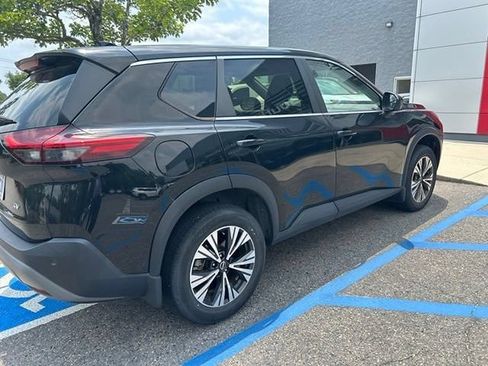 Used 2023 Nissan Rogue SV FWD image 3