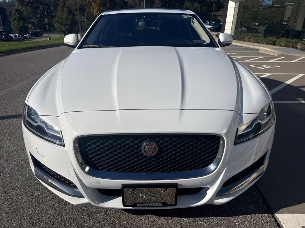 Used 2016 Jaguar XF Premium AWD/4WD image 3