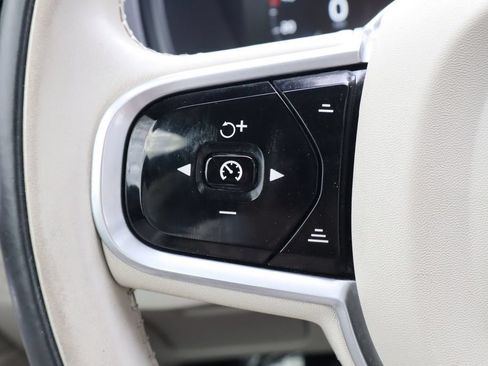 Used 2016 Volvo XC90 T6 Momentum w/ Momentum Plus Package AWD/4WD image 23