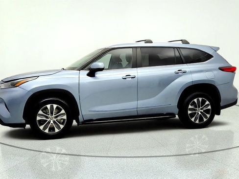 Used 2023 Toyota Highlander XLE AWD/4WD image 8