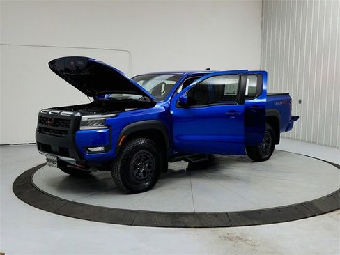 Used 2025 Nissan Frontier PRO-4X image 11