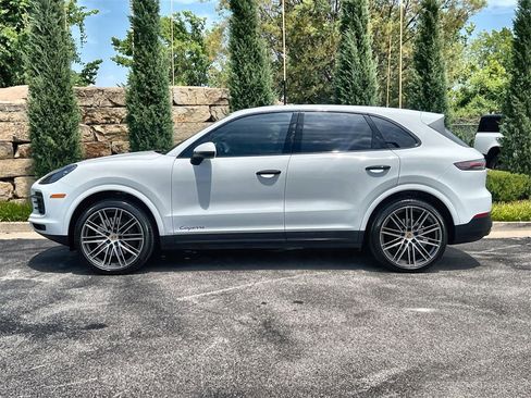 Used 2022 Porsche Cayenne image 2