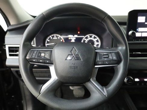 Used 2022 Mitsubishi Outlander ES image 9