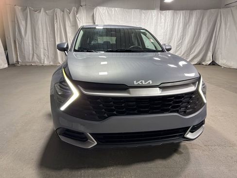 Used 2025 Kia Sportage LX image 2