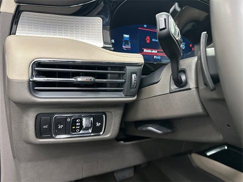 Used 2023 Lincoln Corsair AWD image 32