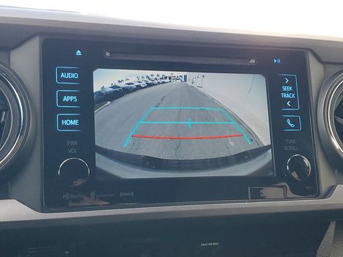 Used 2018 Toyota Tacoma TRD Off-Road image 28