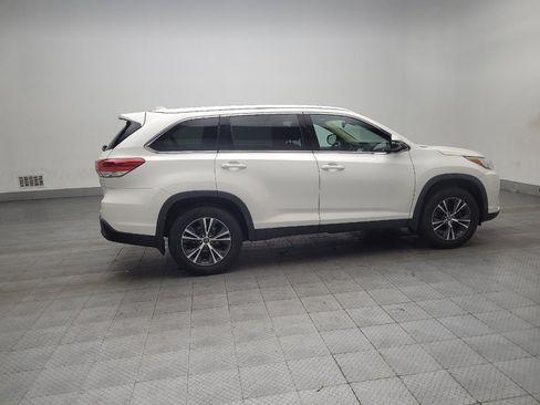 Used 2019 Toyota Highlander SE image 11