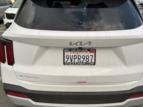 Used 2026 Kia Sorento LX image 7