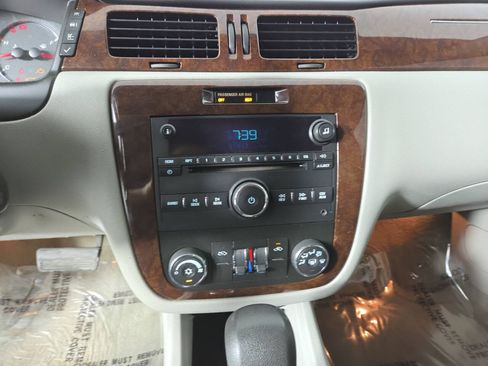 Used 2011 Chevrolet Impala LT FWD image 22