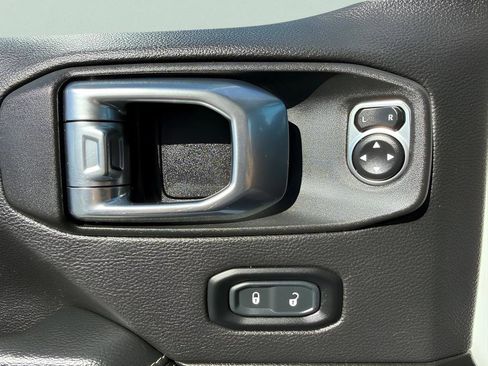 Used 2023 Jeep Gladiator Overland image 14