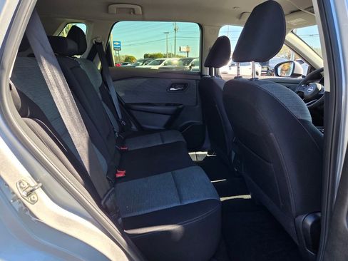 Used 2023 Nissan Rogue SV image 16