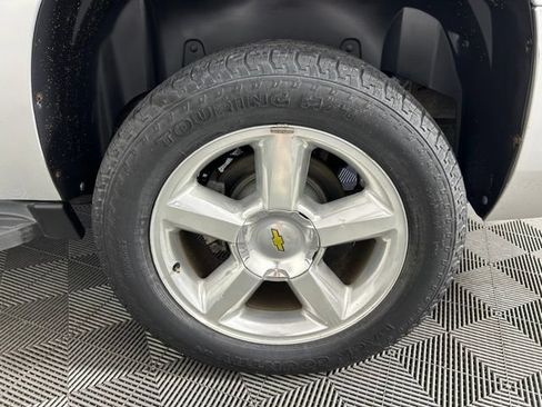 Used 2010 Chevrolet Suburban LT AWD/4WD image 12