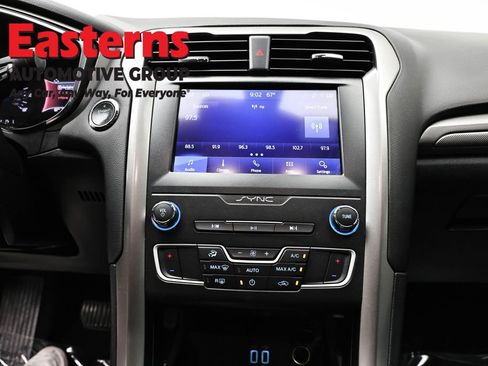 Used 2020 Ford Fusion SE FWD image 12