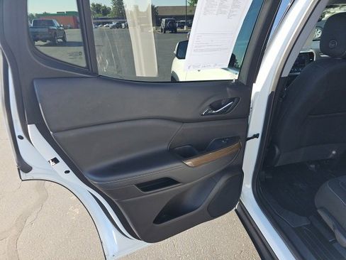 Used 2023 GMC Acadia SLE w/ Driver Convenience Package image 7