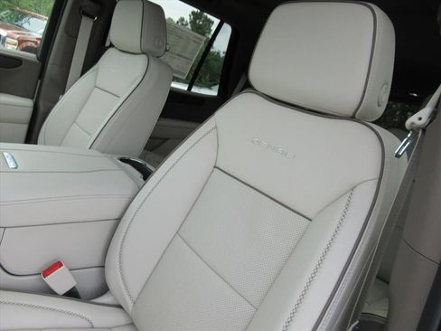 Used 2026 GMC Yukon Denali w/ Sun & Power Step Package RWD image 17