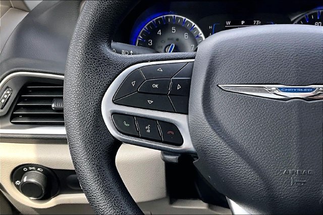 Used 2020 Chrysler Voyager L FWD image 9