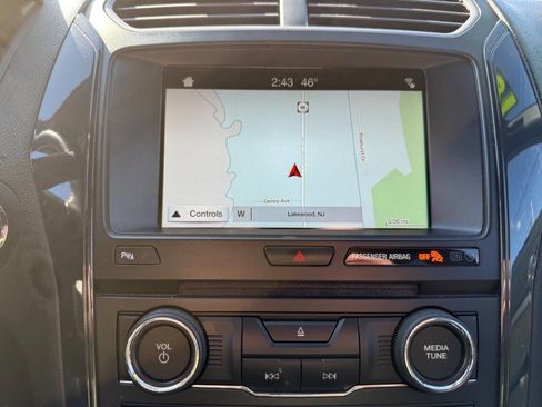 Used 2018 Ford Explorer XLT w/ Equipment Group 202A image 23