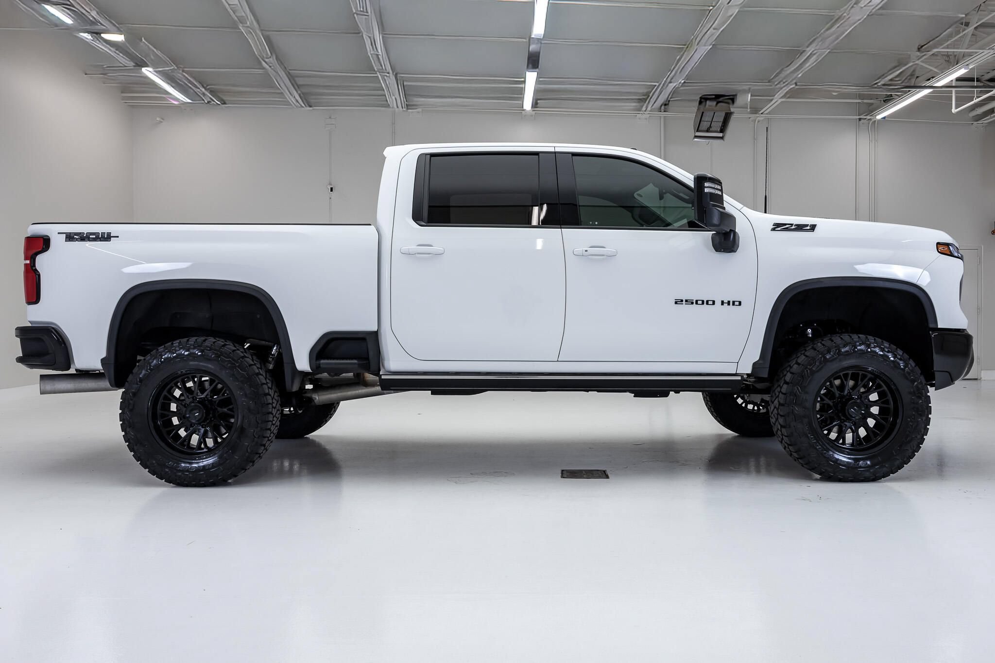 Used 2025 Chevrolet Silverado 2500 LTZ w/ LTZ Plus Package AWD/4WD image 11