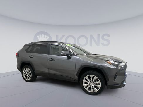Used 2022 Toyota RAV4 XLE Premium image 7