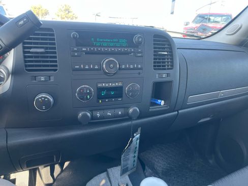 Used 2009 GMC Sierra 2500 SLE w/ Convenience Package image 10