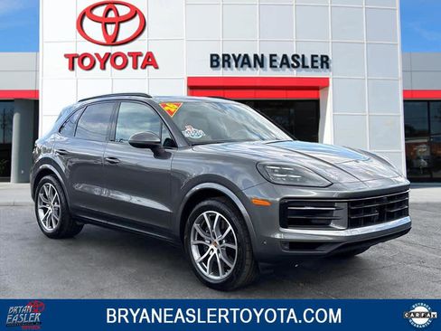 Used 2025 Porsche Cayenne image 1