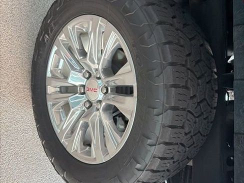 Used 2023 GMC Sierra 1500 Denali w/ Technology Package AWD/4WD image 9