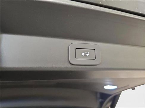 New 2025 Land Rover Range Rover Sport SV Edition Two image 13