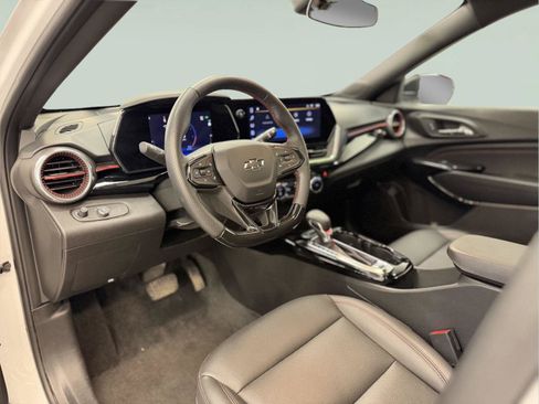 Used 2024 Chevrolet Trax RS w/ Sunroof Package FWD image 26