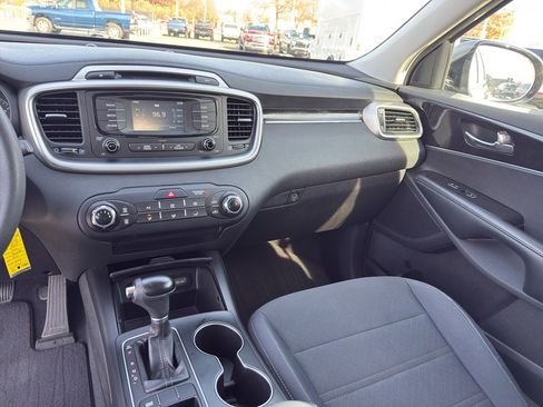 Used 2018 Kia Sorento L image 22