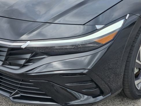 New 2026 Hyundai Elantra Limited FWD image 9