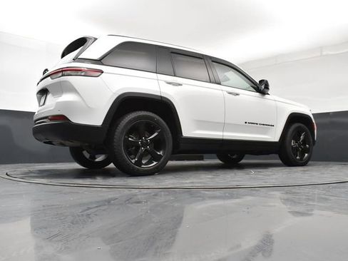 Used 2023 Jeep Grand Cherokee Altitude image 24