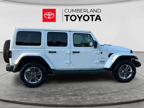 Used 2018 Jeep Wrangler Unlimited Sahara AWD/4WD image 6